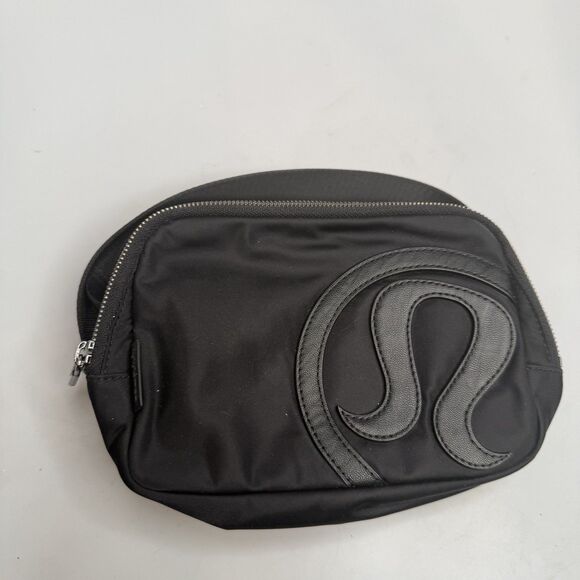 Lululemon Belt Sling Bag Black Nylon Large Logo 1L - 7" x 5" x 2" Waist Fanny - Picture 8 of 16